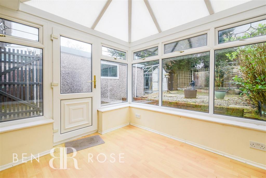 Draperfield, Chorley 2 bed semidetached bungalow for sale £159,995