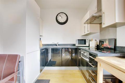 2 bedroom flat for sale, Elder Court, Mead Lane, Hertford