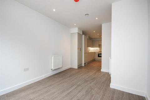 1 bedroom flat to rent, High Road, London N12