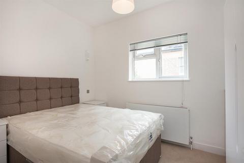 2 bedroom flat to rent, Kings Road, Kensal Green