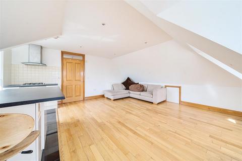 2 bedroom flat to rent, 92a Kings Road, Kingston Upon Thames KT2
