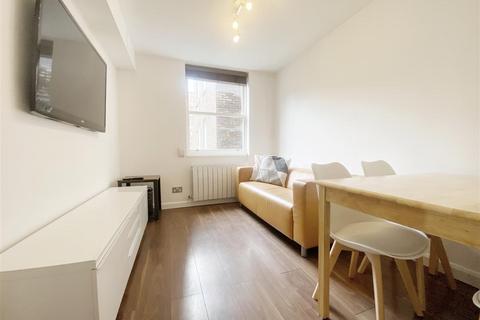 3 bedroom flat to rent, Great Titchfield Street, London