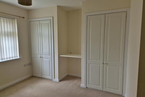 2 bedroom flat to rent, 9 Gibstone Close, Atherton M46