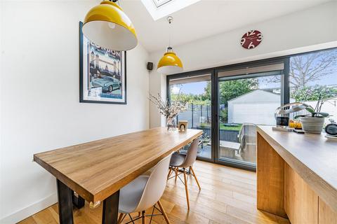 20 Cheyne Hill, Surbiton, KT5 8BN