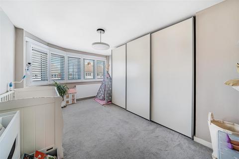20 Cheyne Hill, Surbiton, KT5 8BN