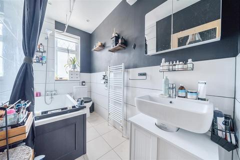 43a Worthington Road, Surbiton, KT6 7RU