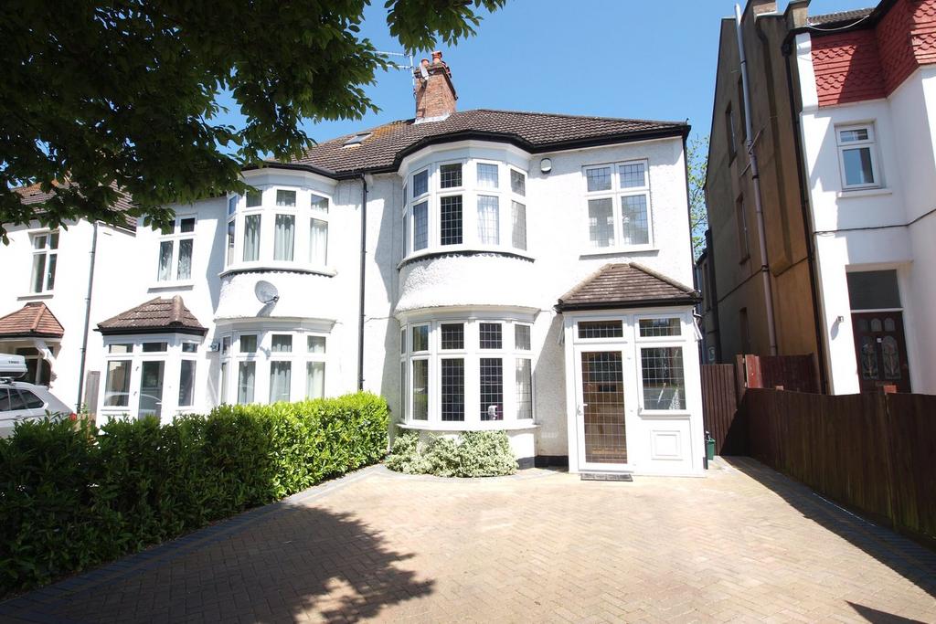Queen Anne Avenue, Bromley, BR2 3 bed semidetached house for sale £