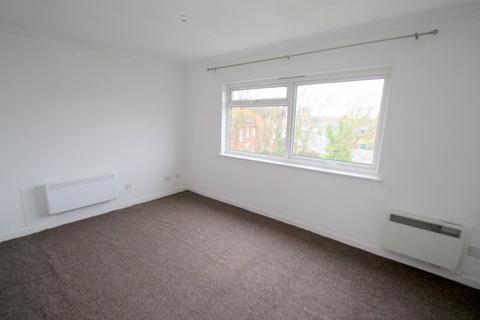 16, Carlton Court Gresham Road, Staines-upon-thames, TW18 2BL