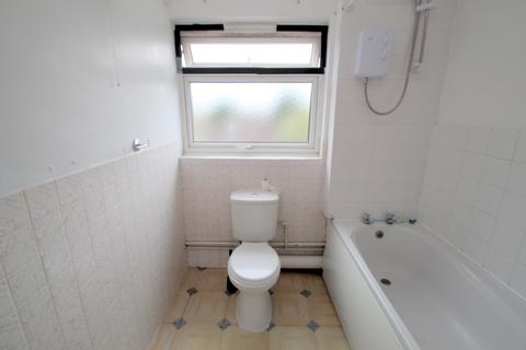 16, Carlton Court Gresham Road, Staines-upon-thames, TW18 2BL