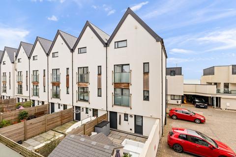 3 bedroom end of terrace house for sale, Fishermans Beach, Hythe, CT21
