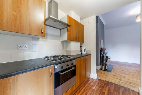 2 bedroom flat to rent, Amble Grove, Sandyford, Newcastle Upon Tyne