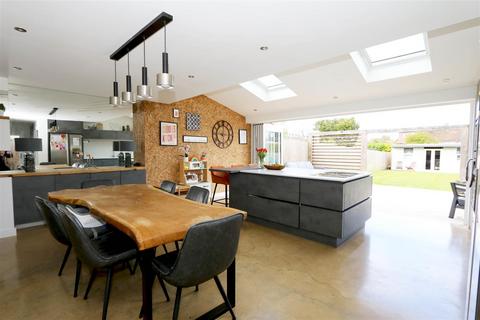 4 bedroom house for sale, Queens Close, Thame