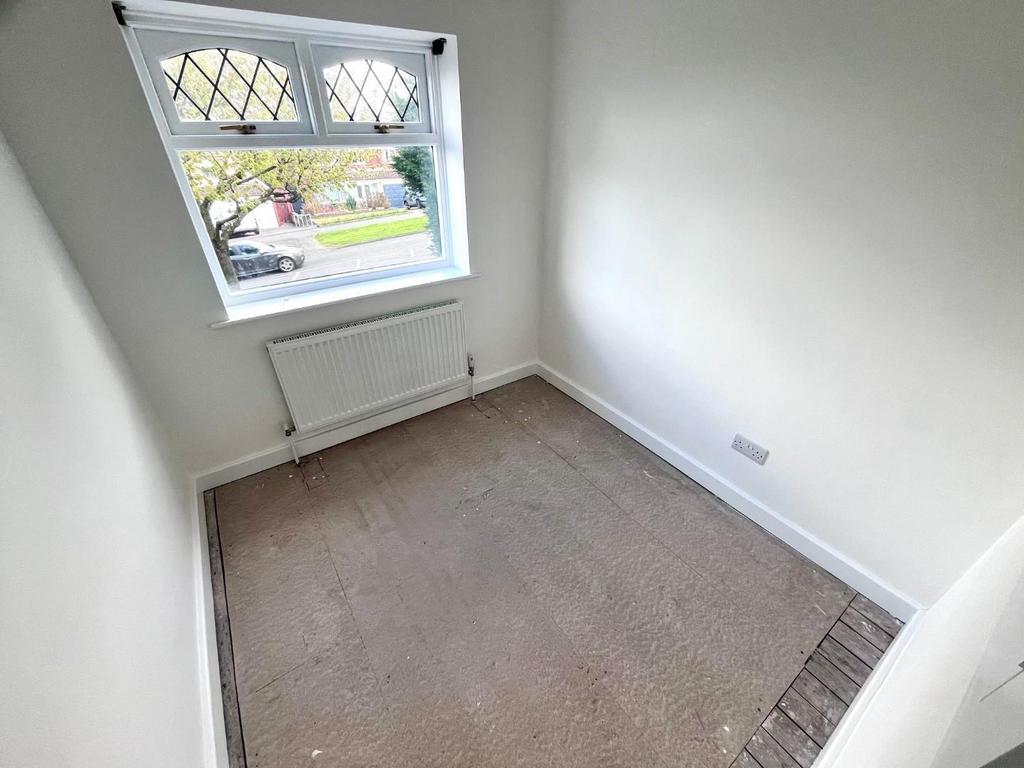 BEDROOM 4.jpg