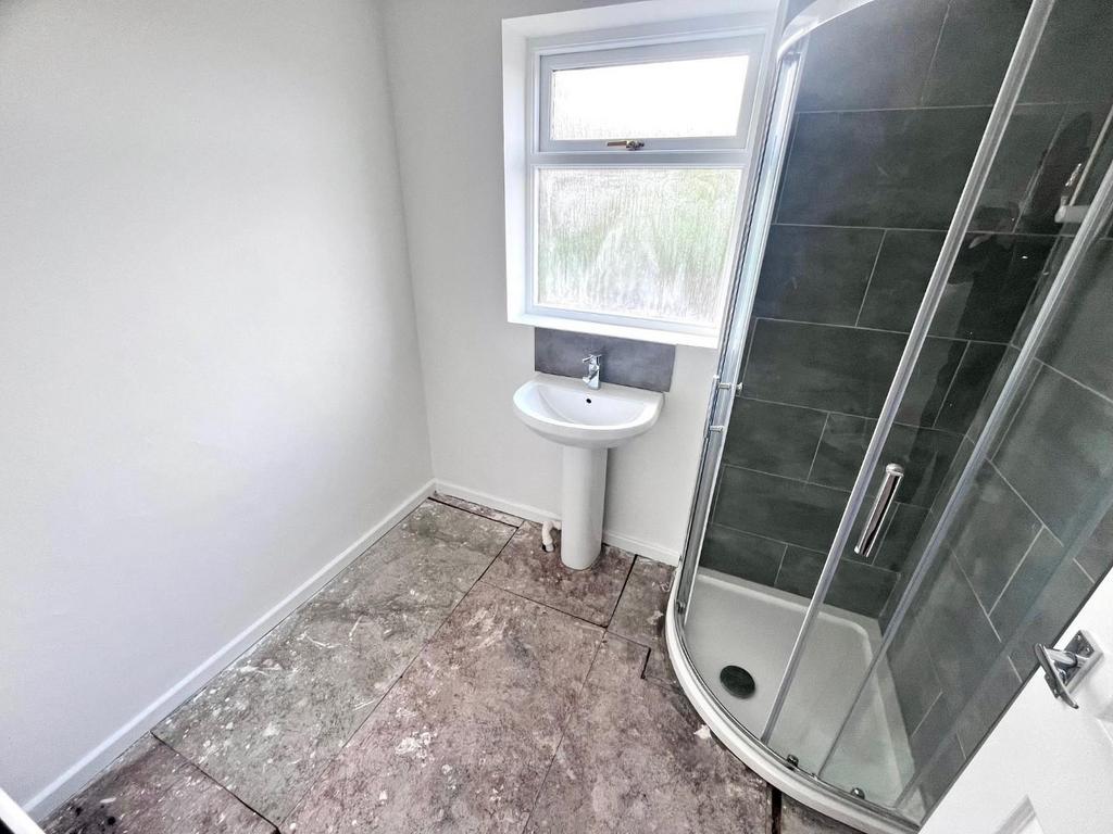 ENSUITE SHOWER ROOM.jpg