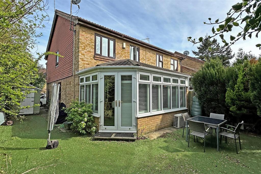 Alpine Road, Redhill 3 bed semidetached house for sale £500,000