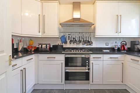 107 Alpine Road, Redhill, RH1 2LE