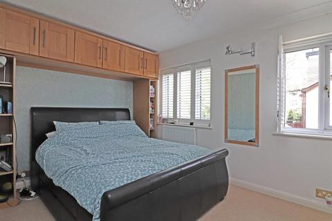 107 Alpine Road, Redhill, RH1 2LE