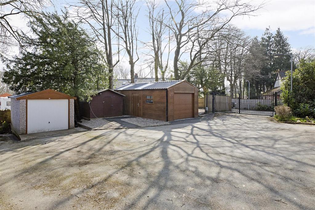 Parking/garages/shed