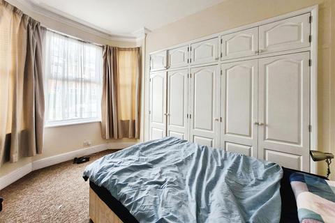 2 bedroom maisonette to rent, Cromwell Road, Wimbledon SW19