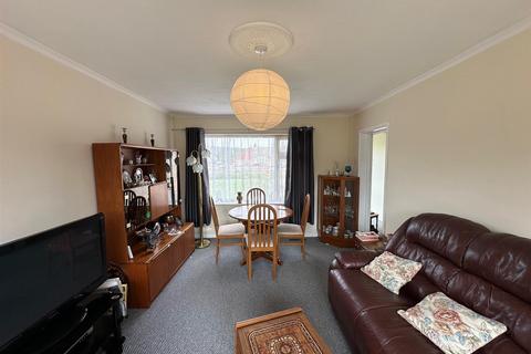 2 bedroom detached bungalow to rent, Windermere Way, Peterborough PE4