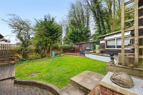 41 Rossdale, Sutton, SM1 4JU