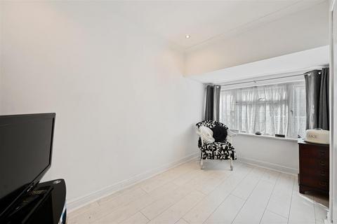 41 Rossdale, Sutton, SM1 4JU