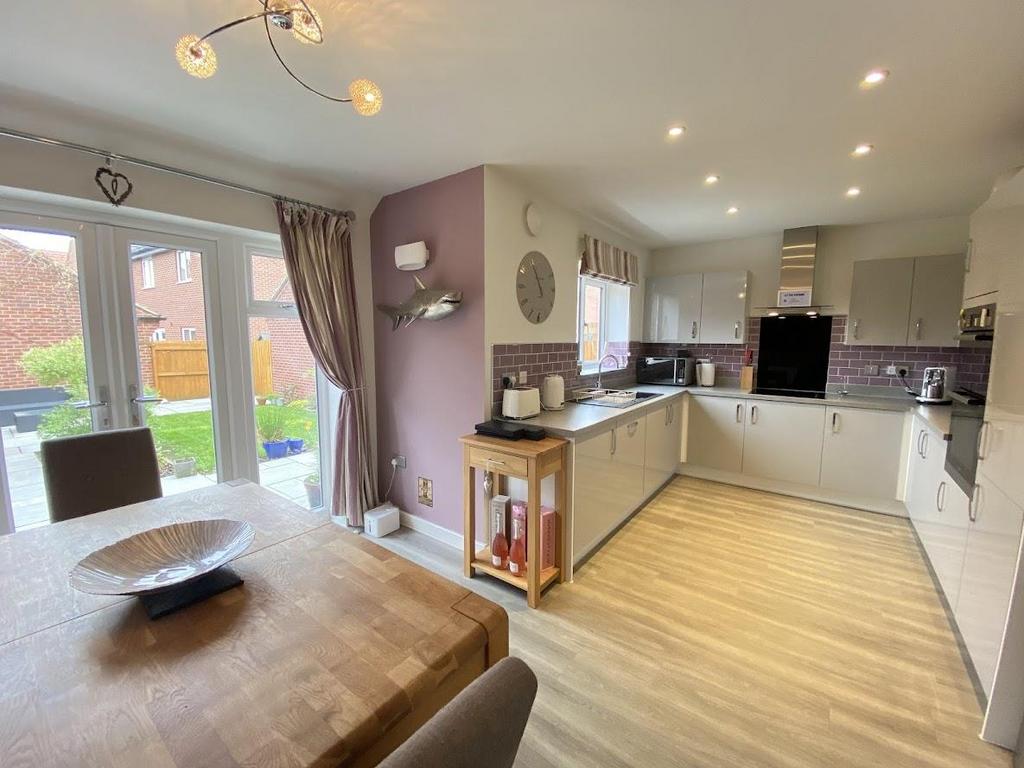 Dining kitchen