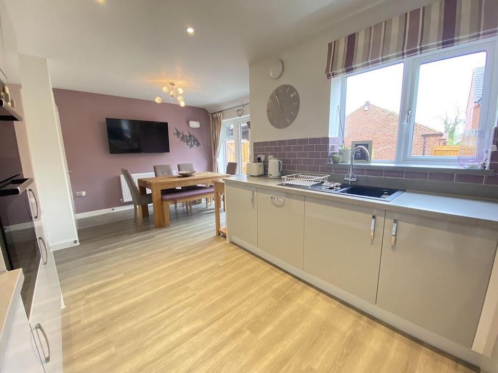 Dining kitchen