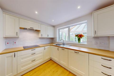 4 bedroom detached house to rent, Partridge Way, Oakham