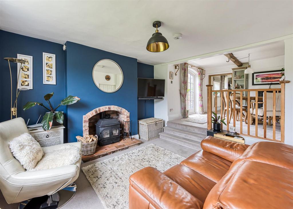 The Little House-lounge1.jpg