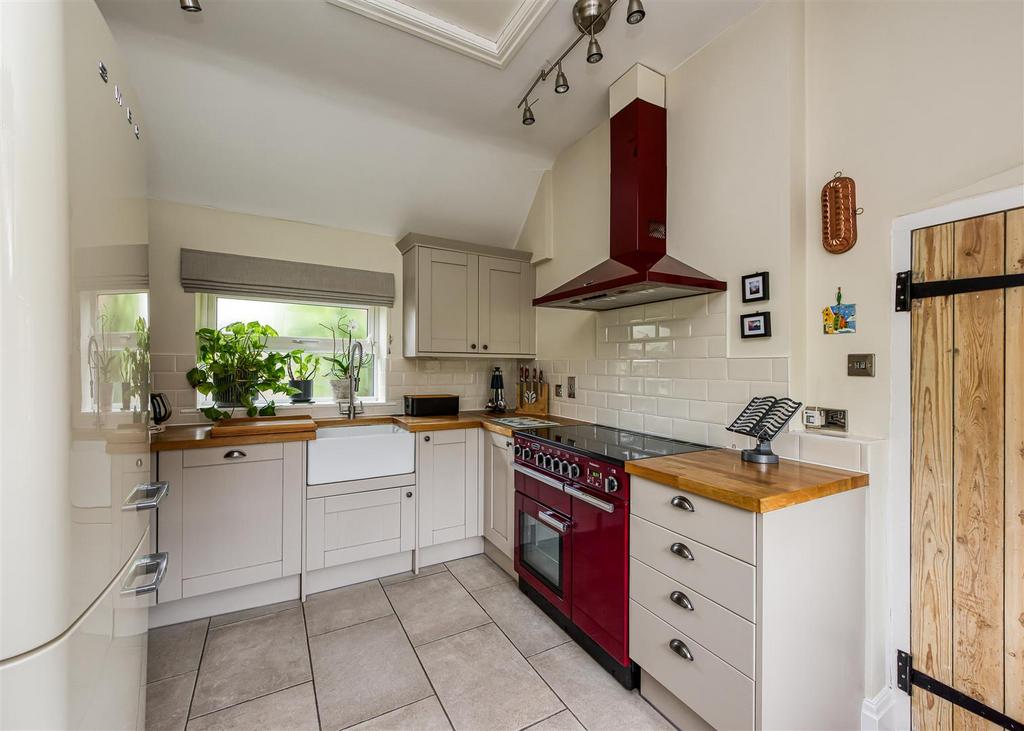 The Little House-kitchen2.jpg