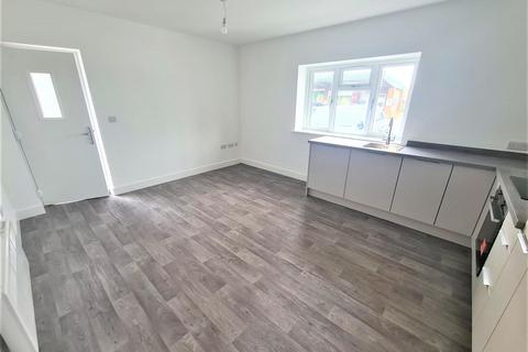 2 bedroom ground floor flat to rent, Bakers Way, Codsall, Wolverhampton, WV8 1HB