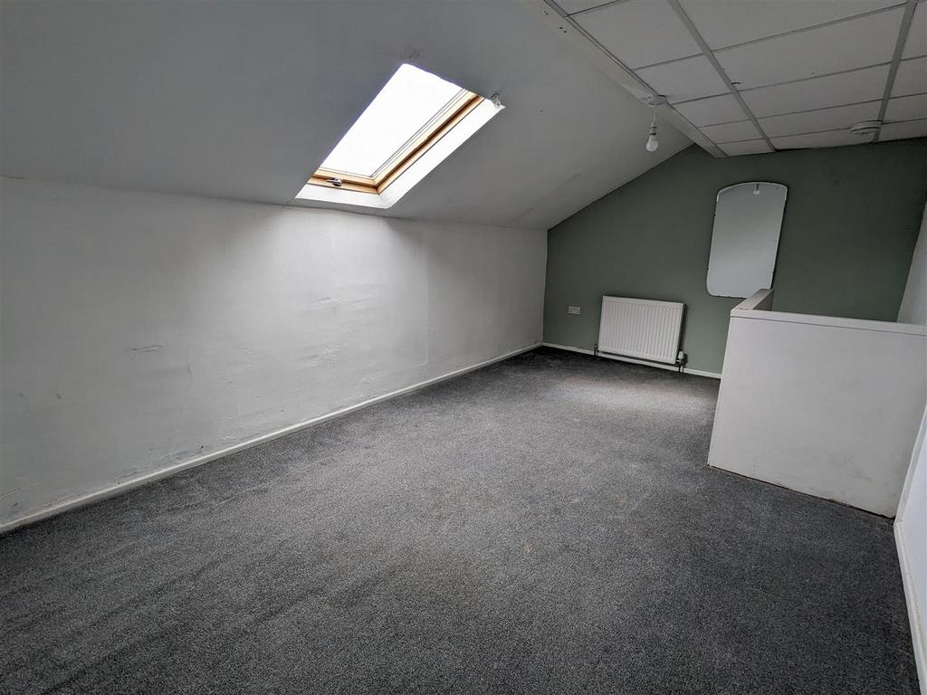 6 Bed2.jpg