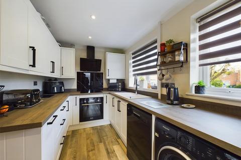 3 bedroom end of terrace house for sale, Stone Road, Beetley