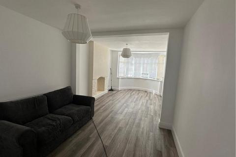 2 bedroom flat to rent, Brixham Crescent, Ruislip HA4