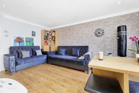1 bedroom flat for sale, Lindsey Gardens | Feltham | TW14