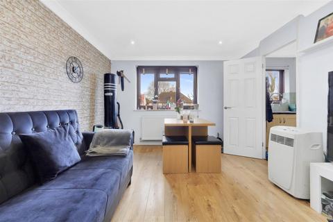 1 bedroom flat for sale, Lindsey Gardens | Feltham | TW14