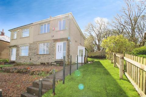 3 bedroom semi-detached house to rent, Southmere Drive, Bradford BD7