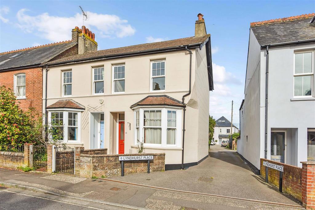 Lyndhurst Road, Chichester 2 bed end of terrace house for sale £360,000