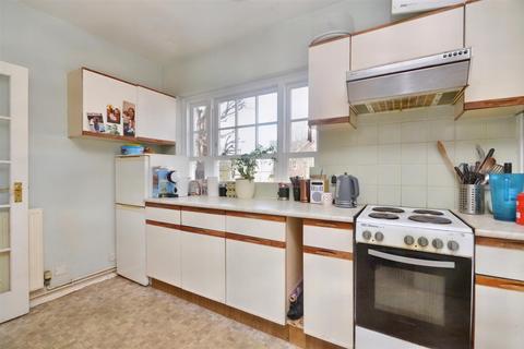 2 bedroom flat for sale, Jevington Gardens, Eastbourne