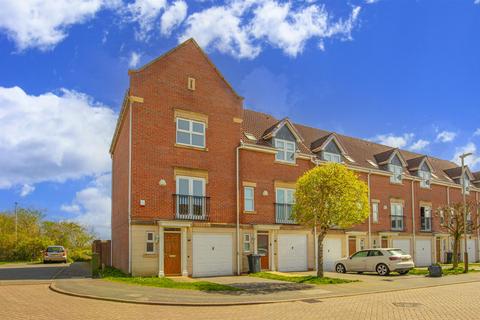 3 bedroom end of terrace house for sale - Bestwood Close, Heathley Park, Leicester