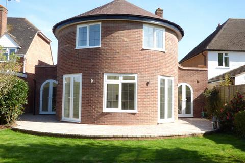 4 bedroom detached house to rent, Avon Crescent, Stratford-upon-Avon