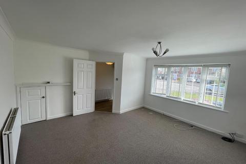 3 bedroom semi-detached house to rent, Coppice Road, Solihull, B92 9JY