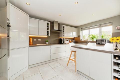 32 Thorncliffe View, Chapeltown, Sheffield, S35 3XU