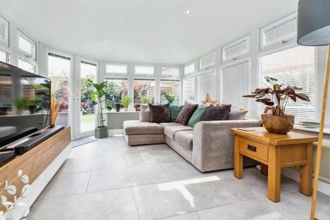 32 Thorncliffe View, Chapeltown, Sheffield, S35 3XU