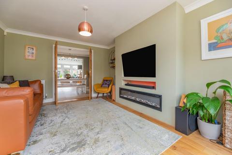 32 Thorncliffe View, Chapeltown, Sheffield, S35 3XU