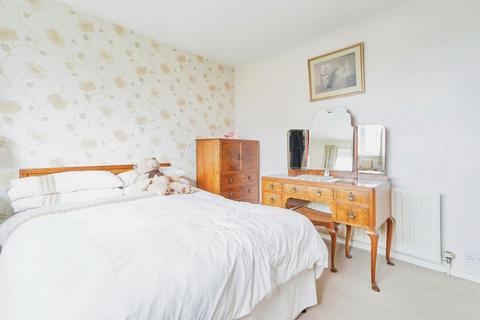 16 Cockshott Lane, Armley, Leeds, LS12 3QF