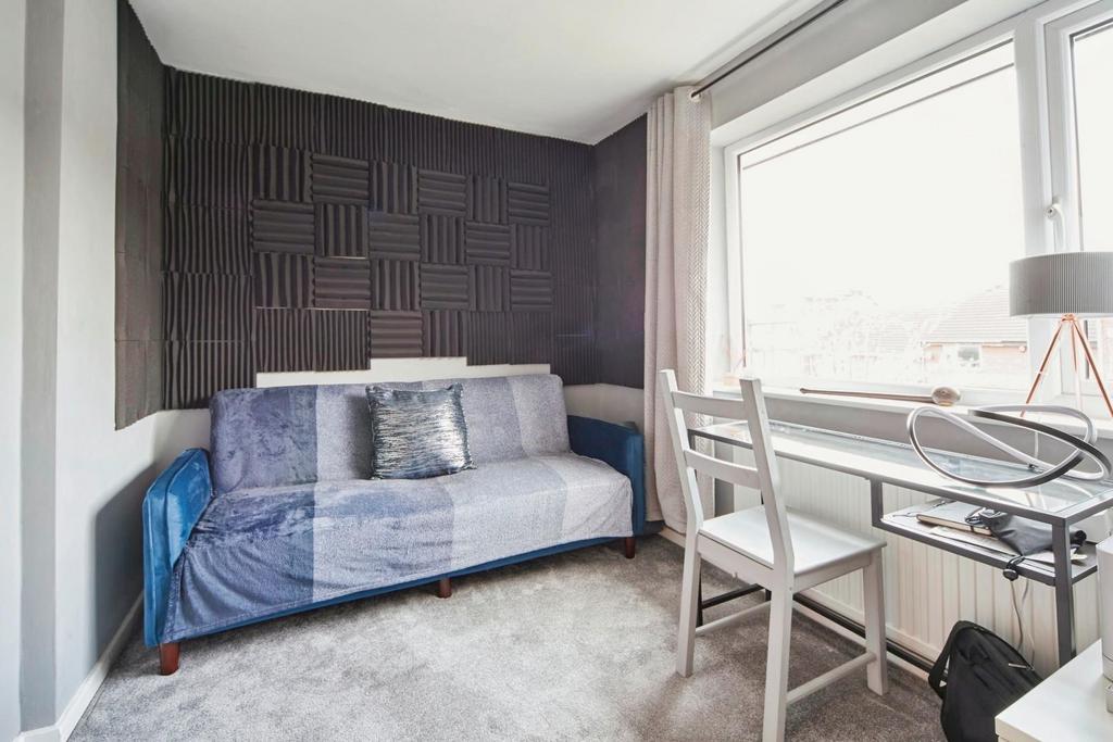 Bedroom/office