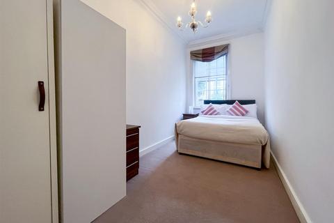 3 bedroom apartment to rent, Hanover Gate Mansions, Regents Park, NW1