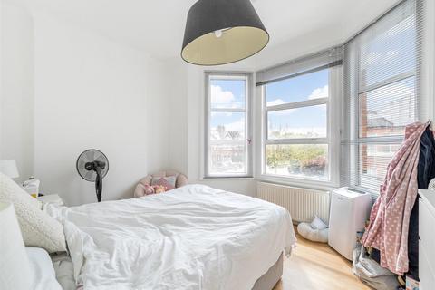 2 bedroom flat for sale, Wrentham Avenue, London, NW10